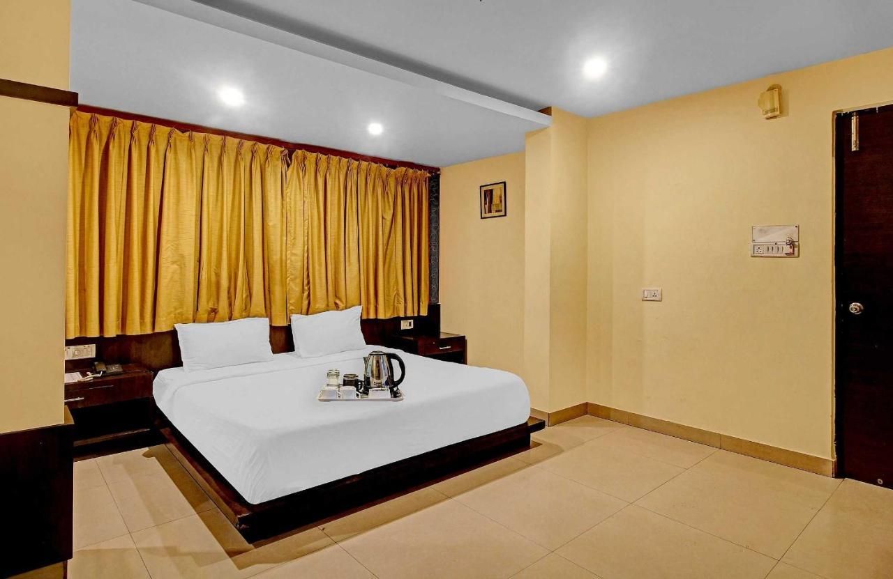 Townhouse The Grand Plaza Hyderabad Exterior foto