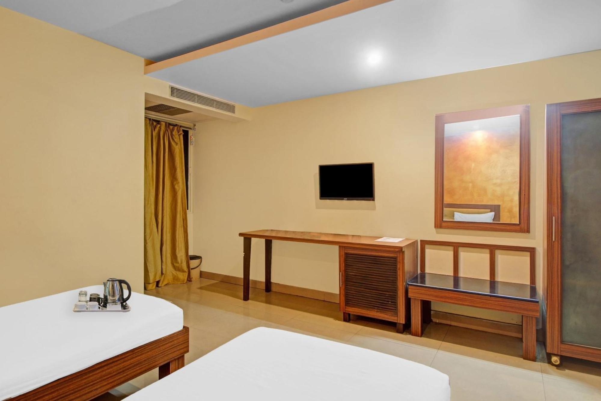 Townhouse The Grand Plaza Hyderabad Exterior foto