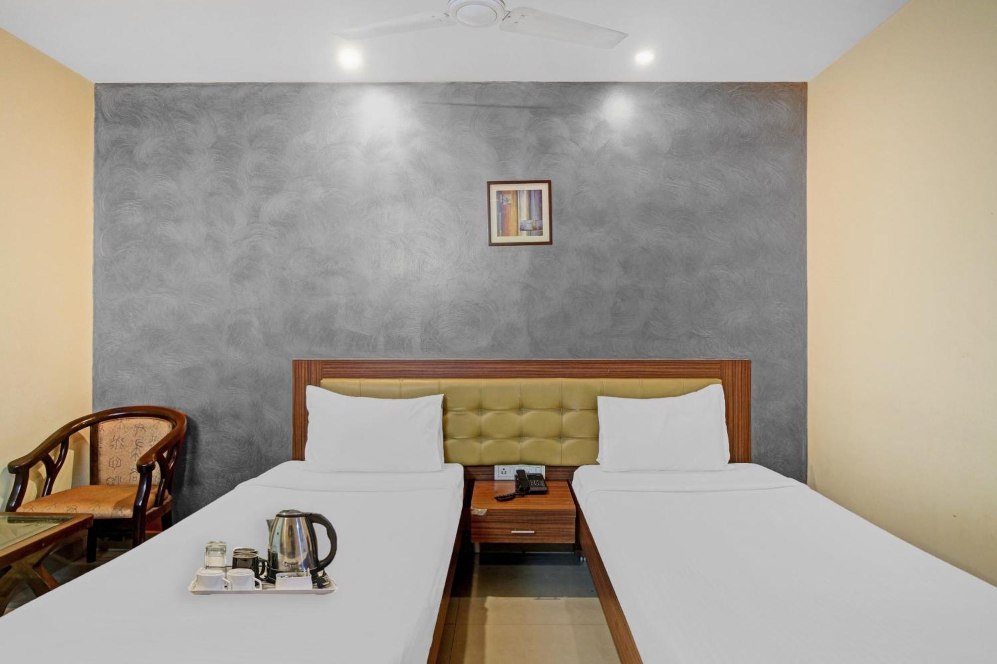 Townhouse The Grand Plaza Hyderabad Exterior foto