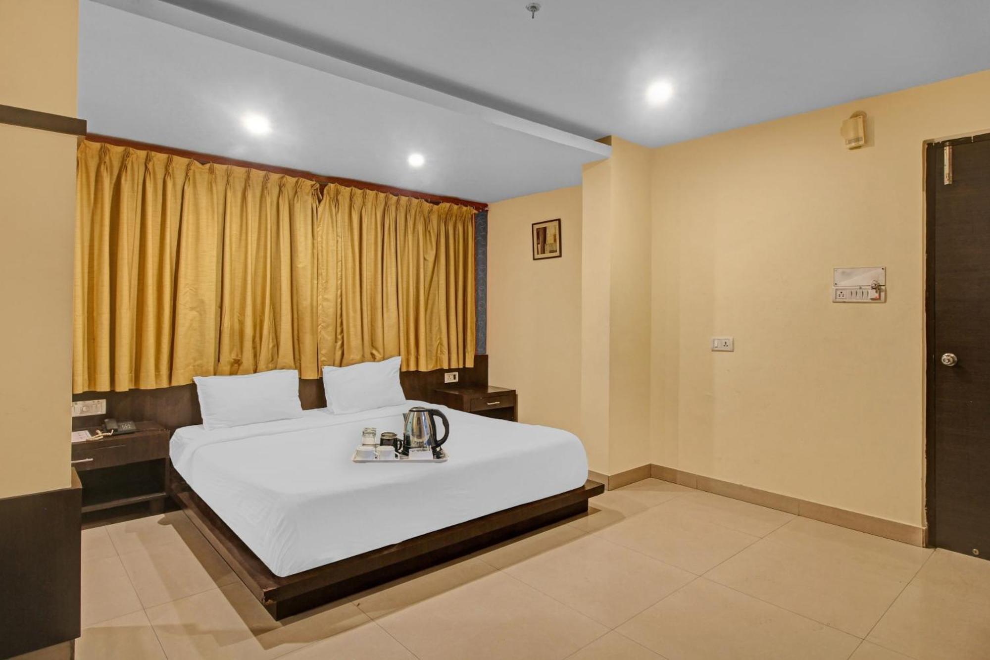 Townhouse The Grand Plaza Hyderabad Exterior foto