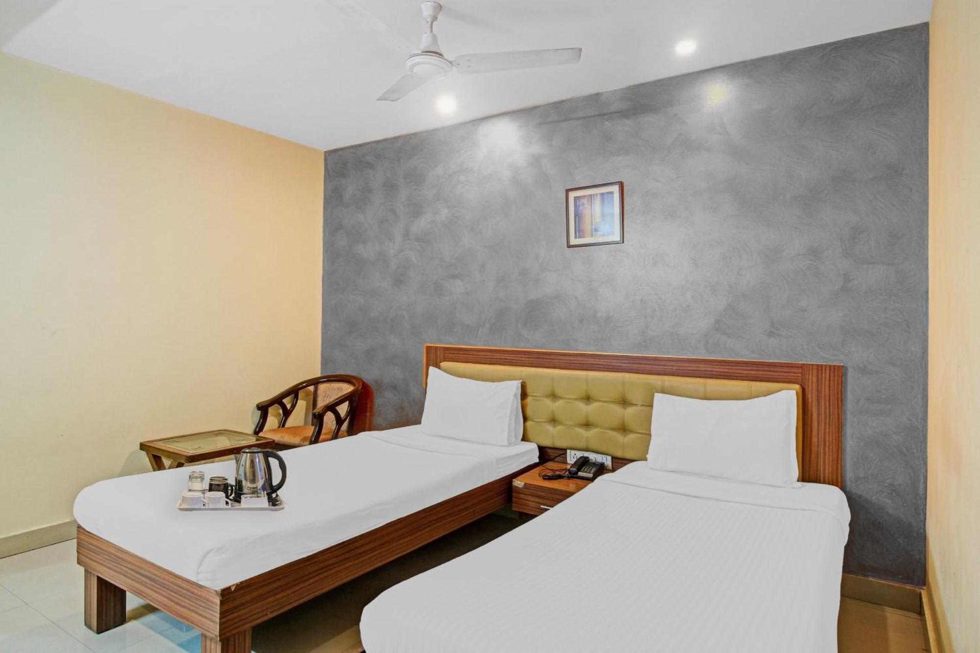 Townhouse The Grand Plaza Hyderabad Exterior foto