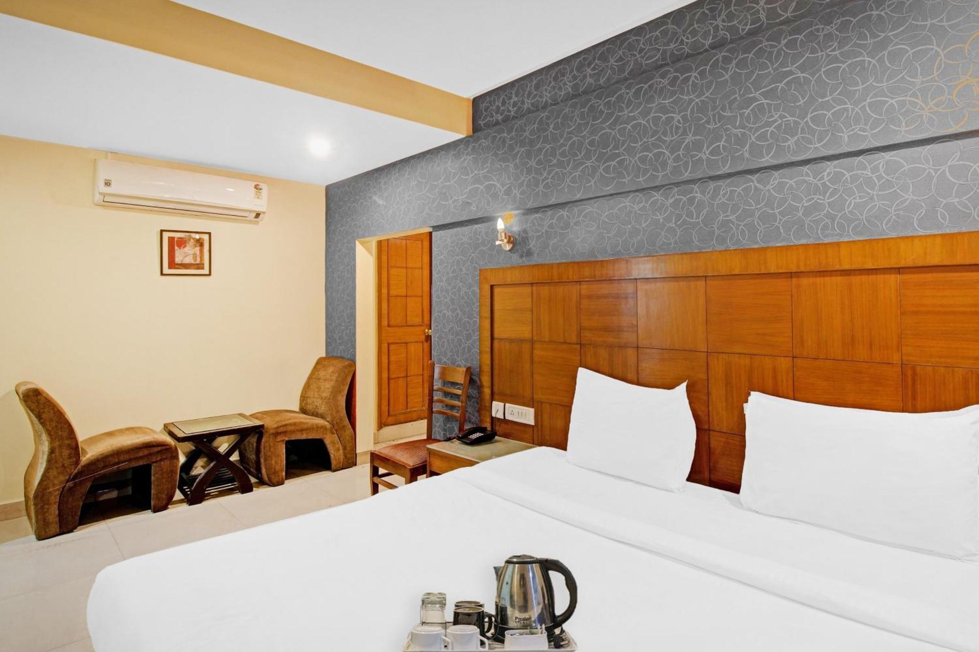 Townhouse The Grand Plaza Hyderabad Exterior foto