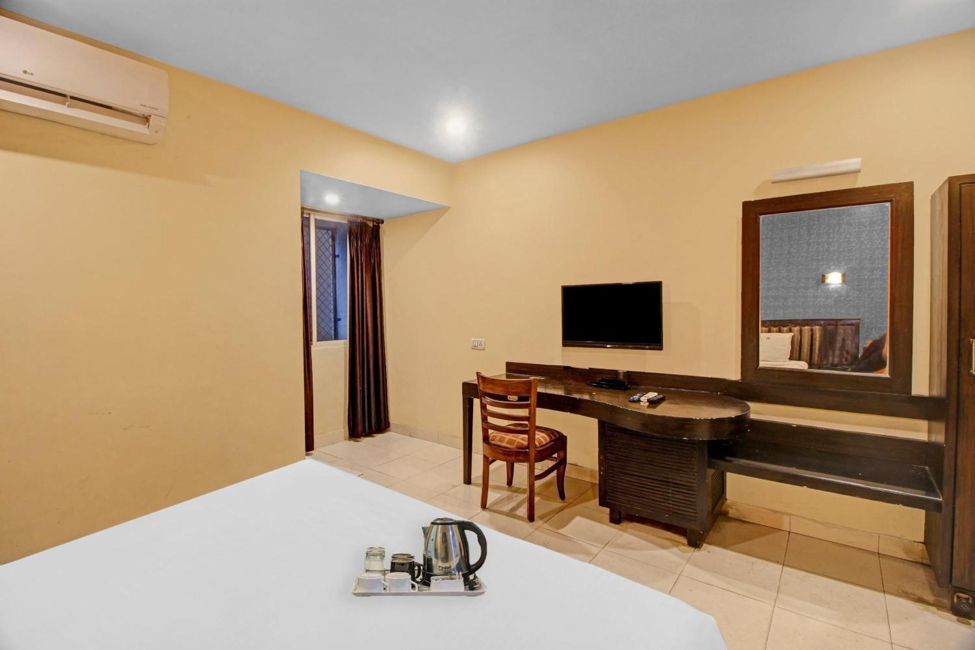 Townhouse The Grand Plaza Hyderabad Exterior foto