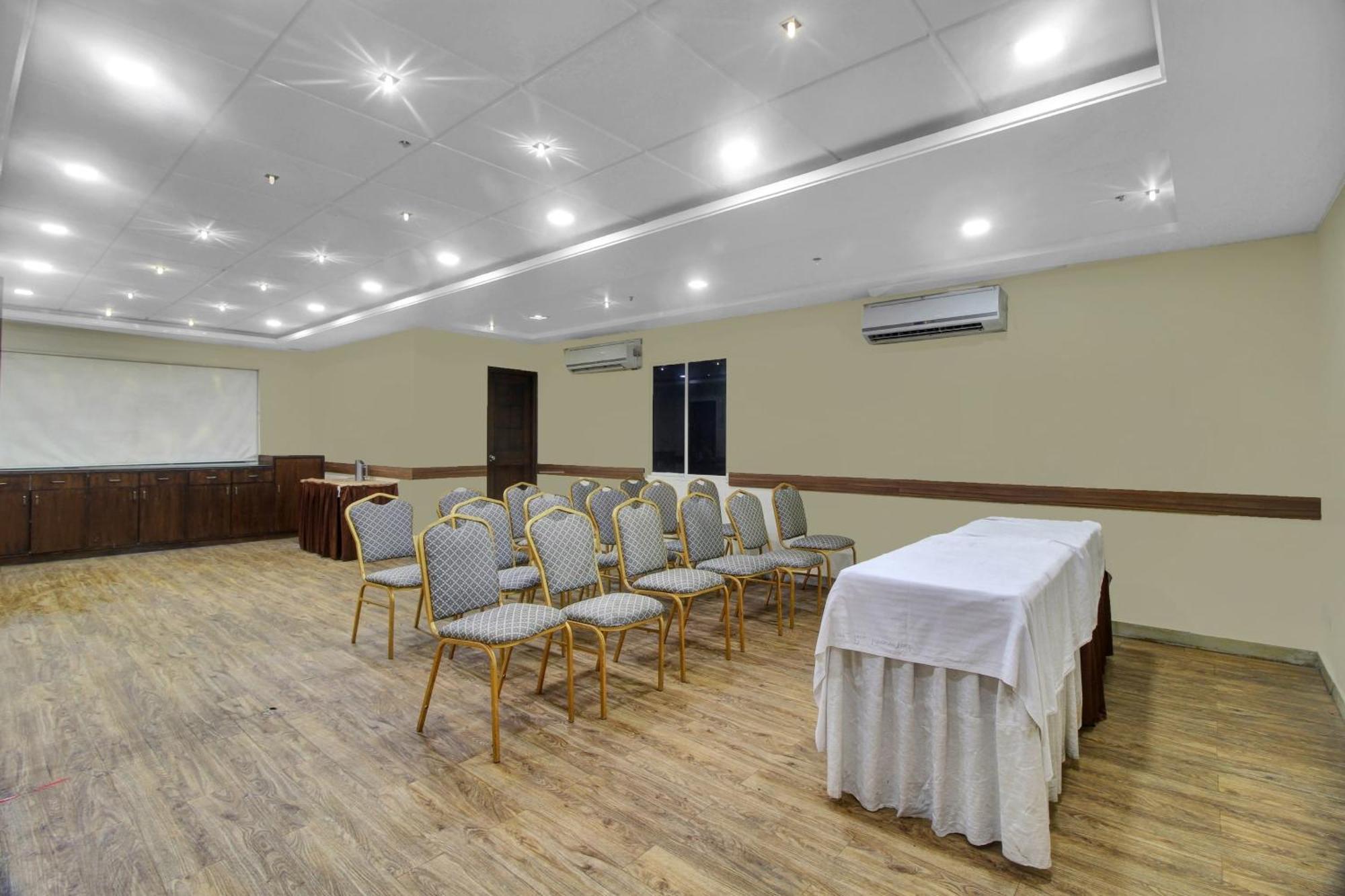 Townhouse The Grand Plaza Hyderabad Exterior foto