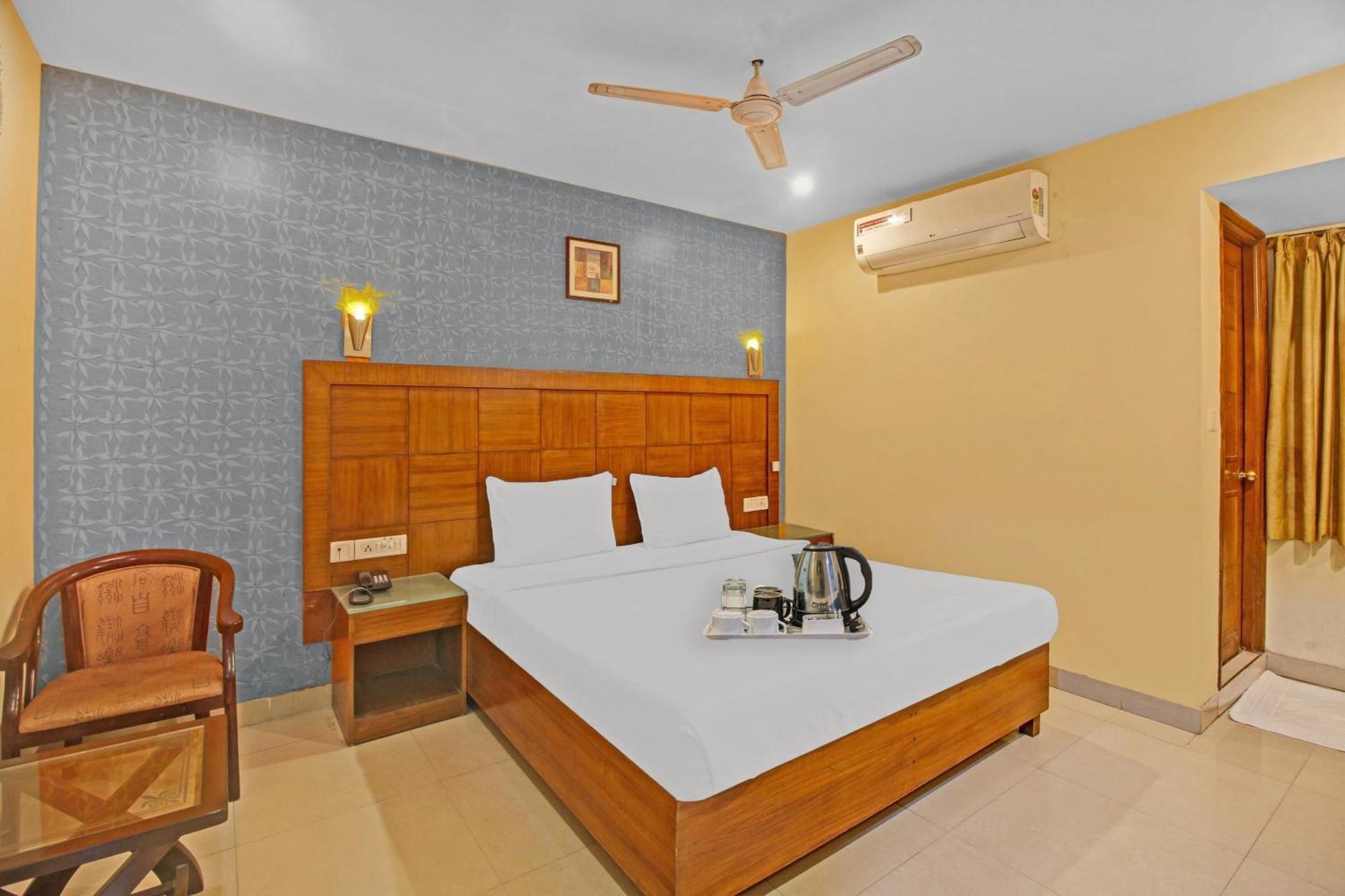 Townhouse The Grand Plaza Hyderabad Exterior foto