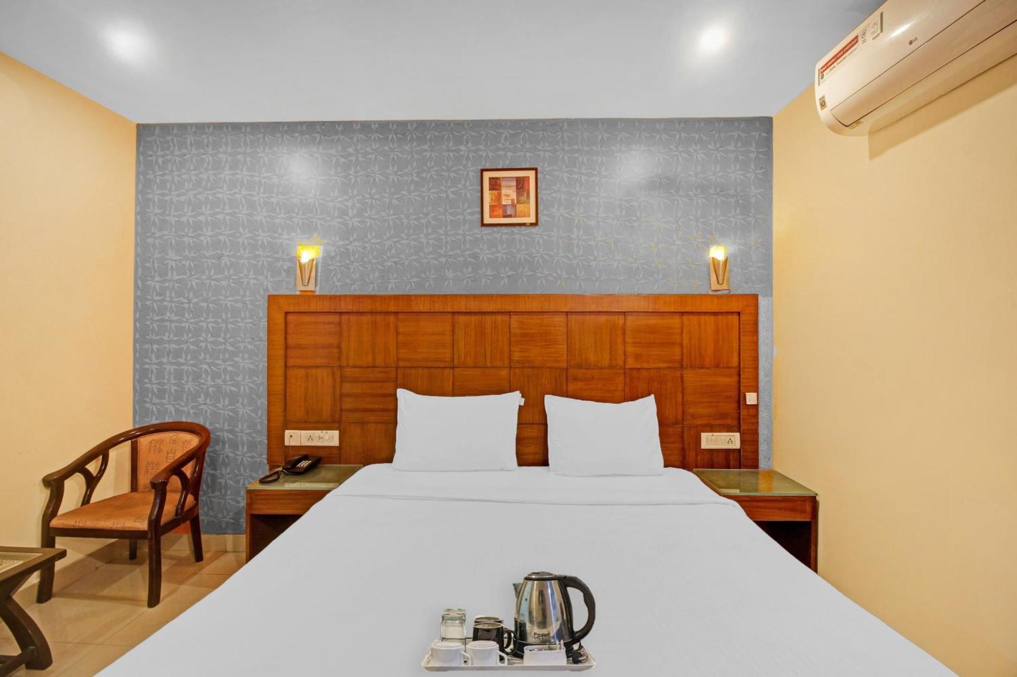 Townhouse The Grand Plaza Hyderabad Exterior foto