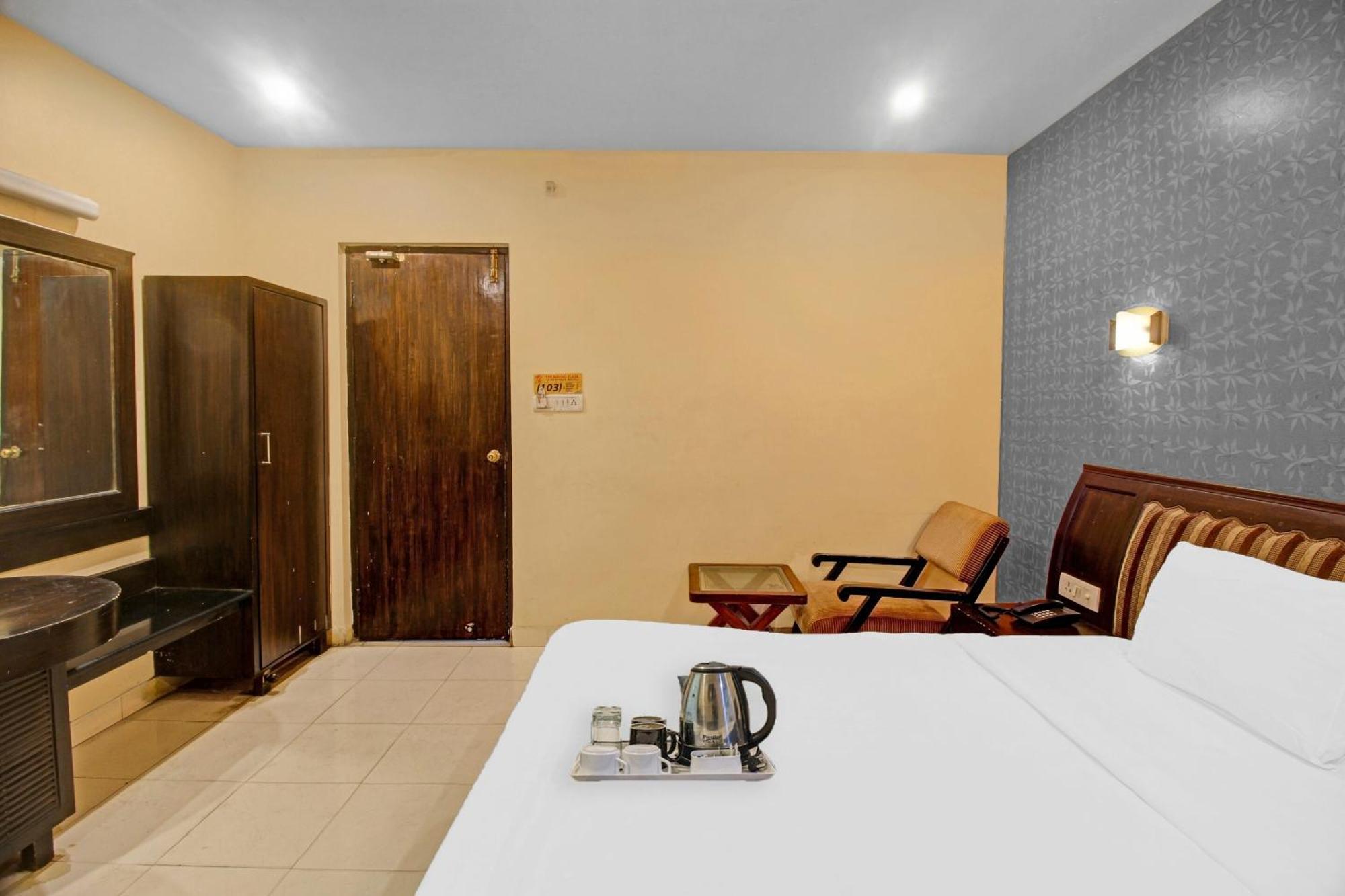 Townhouse The Grand Plaza Hyderabad Exterior foto
