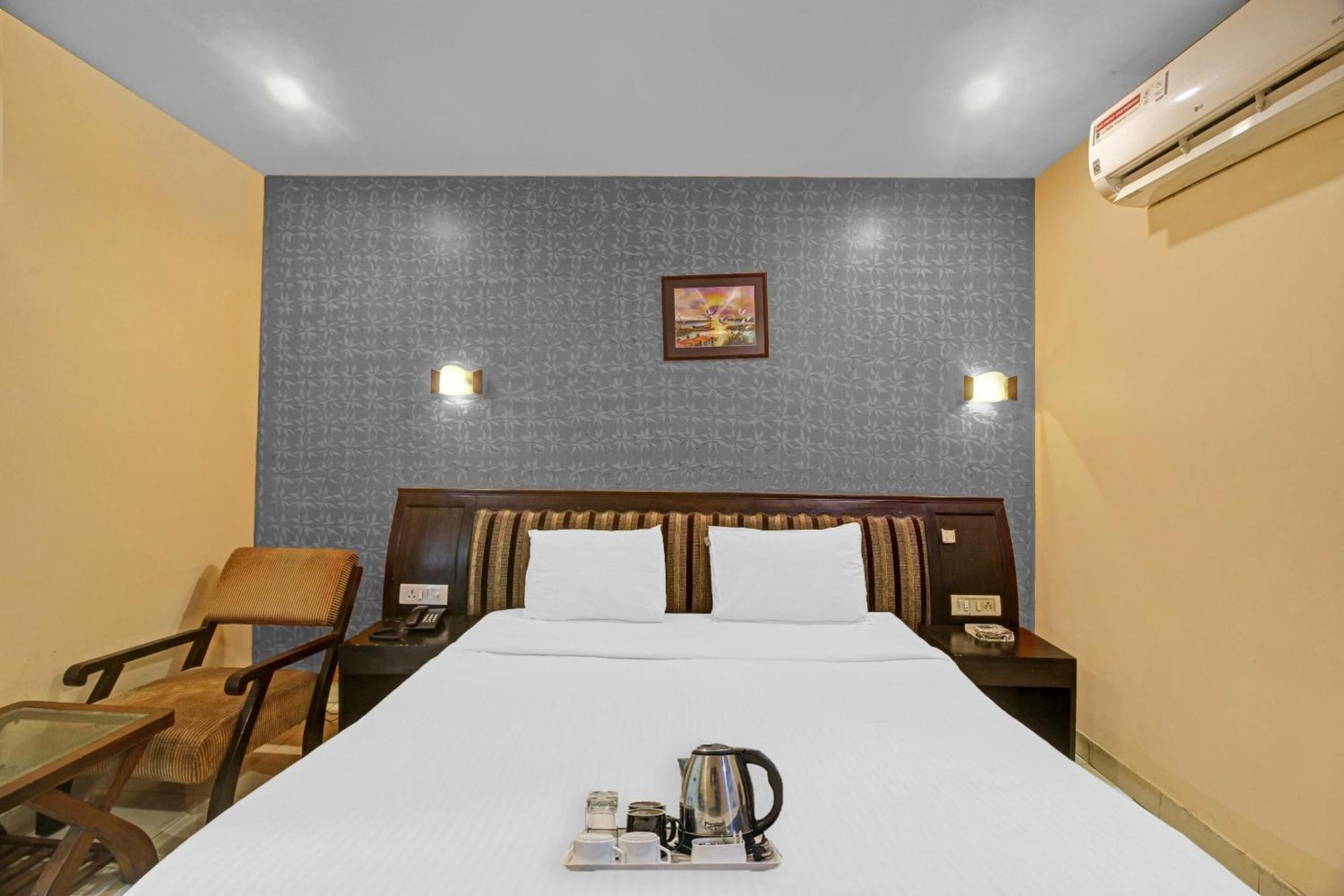 Townhouse The Grand Plaza Hyderabad Exterior foto