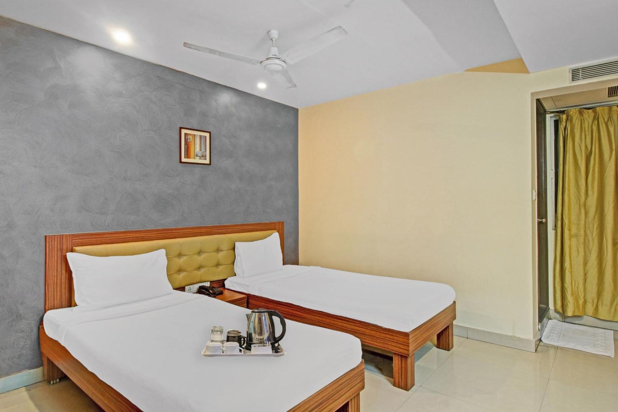 Townhouse The Grand Plaza Hyderabad Exterior foto